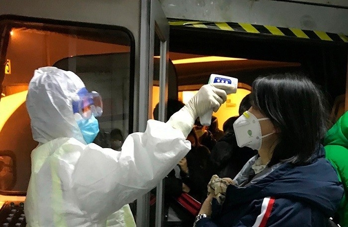 tam dung nhap canh doi voi nguoi den vung dich covid 19