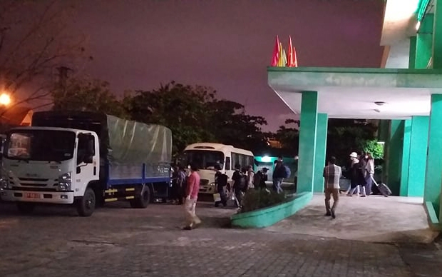 hinh anh doan du khach daegu roi da nang ve han quoc luc nua dem