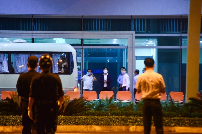 hinh anh doan du khach daegu roi da nang ve han quoc luc nua dem