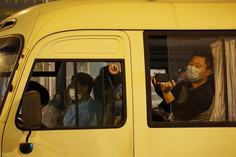 hinh anh doan du khach daegu roi da nang ve han quoc luc nua dem