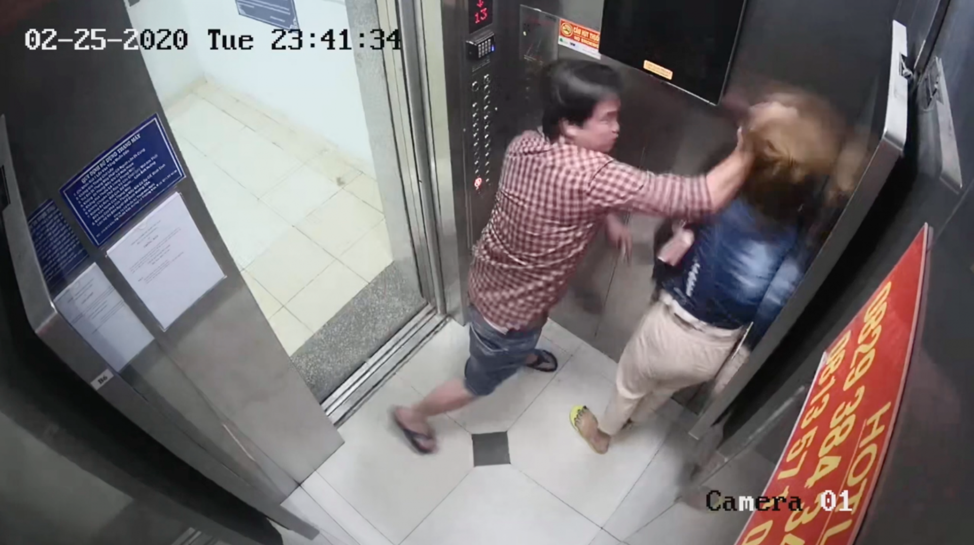 nguoi dan ong tum toc danh da man phu nu trong thang may khai gi