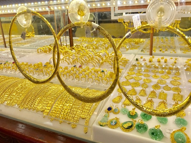 gia vang hom nay 282 roi xuong nguong 45 trieu dongluong