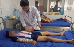 video mai doc tin nhan chuc mung thi do lay bang lai xe nam tai xe cho o to lao thang xuong song