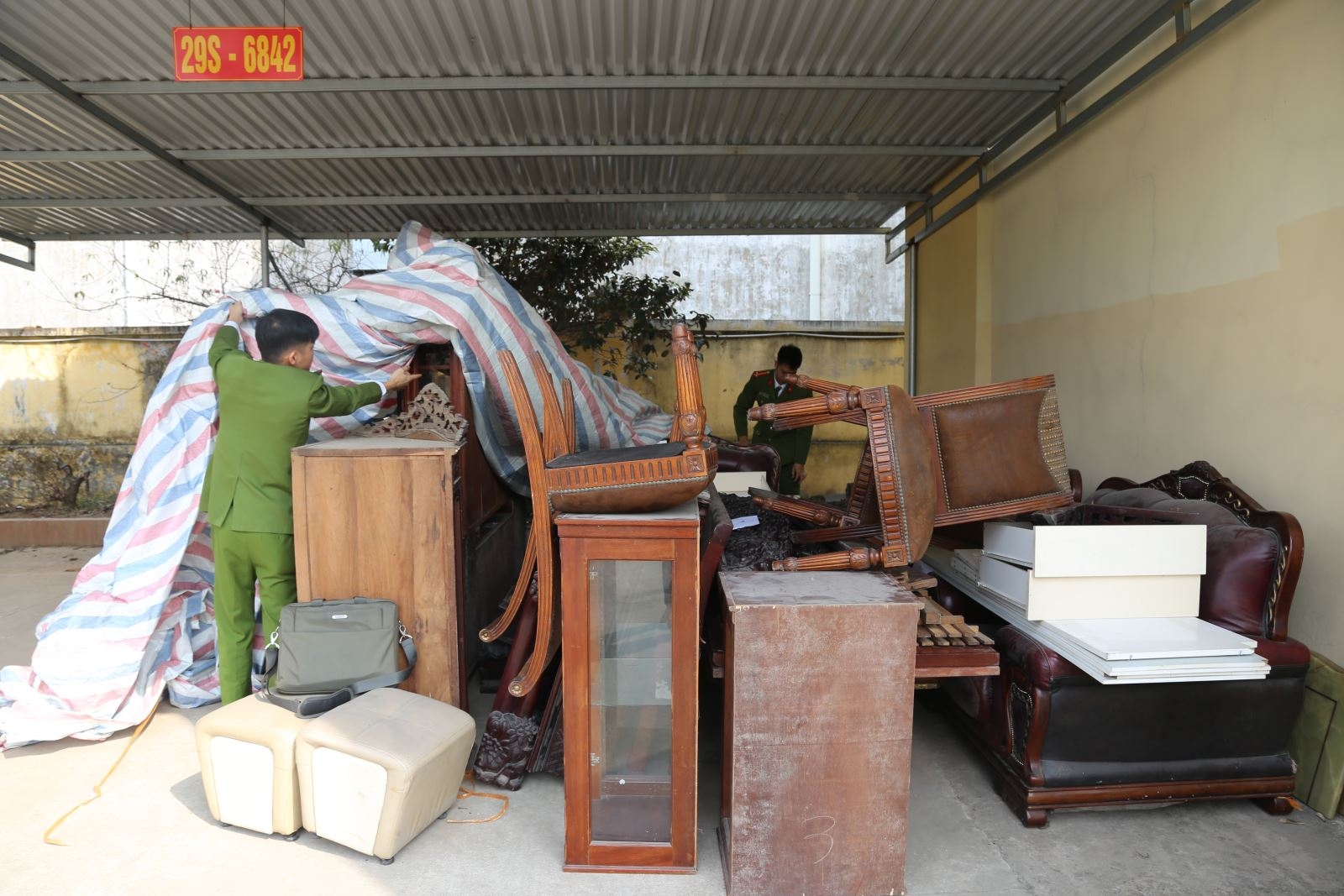 tin phap luat 24h nong nhat hom nay 13 danh o to trom do noi that biet thu vang chu giua ban ngay