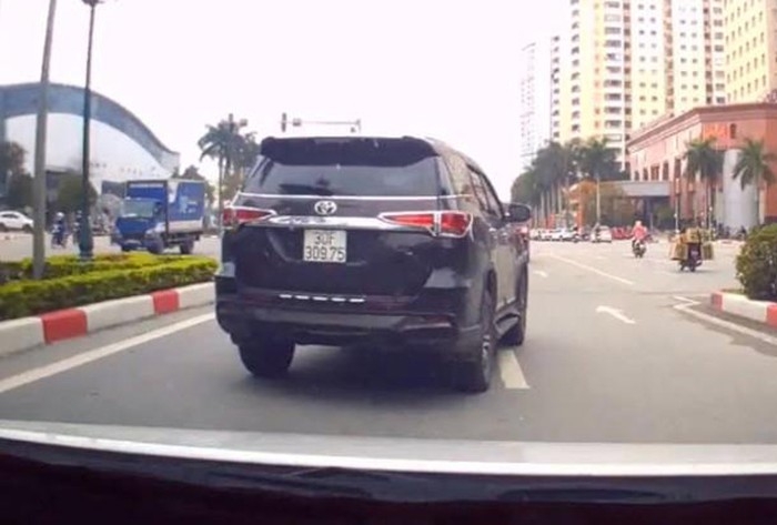 xac minh thong tin cong an dung chim moi chan xe tu quan nhau ra de kiem tra nong do con