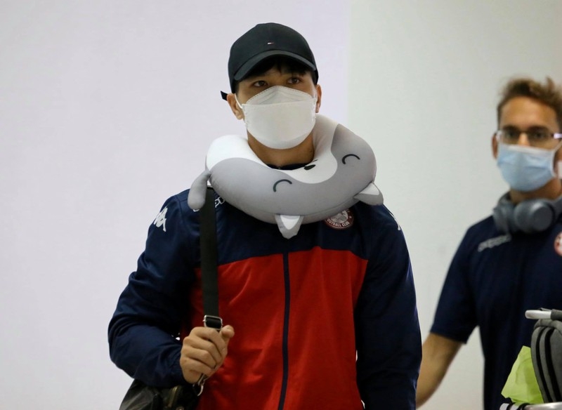 Công Phượng đeo khẩu trang, cùng đồng đội có mặt tại Lào con phuong deo khau trang cung dong doi co mat tai lao