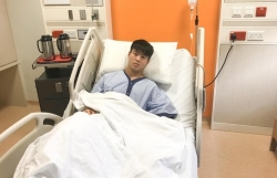Duy Mạnh hoàn thành ca phẫu thuật chấn thương dây chằng đầu gối ở Singapore