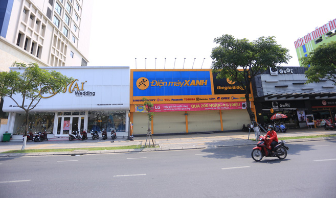 5 nguoi than nu nhan vien dien may xanh tron cach ly ve nha