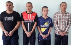 nam thanh nien bi bat nhot danh dap suot dem vi nghi trom 4 con ga