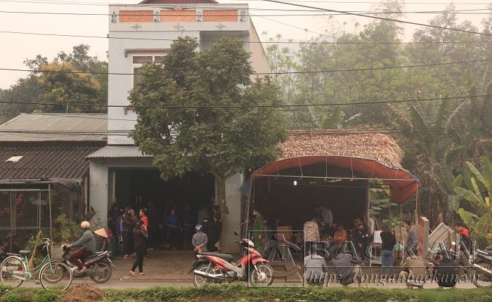 vu chay nha khien 3 me con tu vong nguoi chong mua xang ve dot