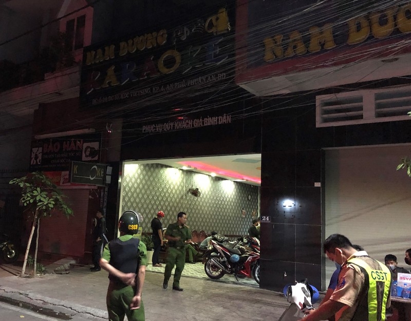 tin phap luat 24h nong nhat hom nay 163 truy tim ke do trom nhieu thung phuy nghi chua chat ban doc hai xuong song hong