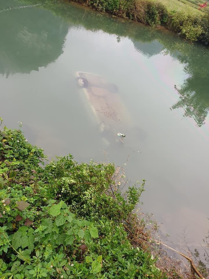 Ô tô lao xuống sông, nữ nhân viên trung tâm đào tạo lái xe tử vong o to lao xuong song nu nhan vien trung tam dao tao lai xe tu vong