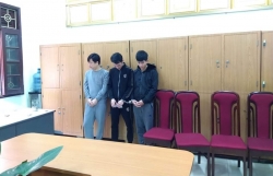 nam thanh nien tong tien nguoi yeu cu bang clip nhay cam