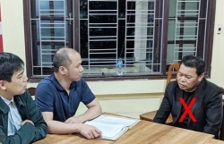 bat nguoi dan ong phong hoa dot nha tro giua dem khien 2 me con bong nang