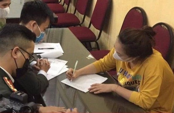 Phạt 12,5 triệu đồng người phụ nữ bán hàng online tung tin thất thiệt về bệnh nhân số 17 nhiễm Covid-19 phat 125 trieu dong nguoi phu nu ban hang online tung tin that thiet ve benh nhan so 17 nhiem covid 19