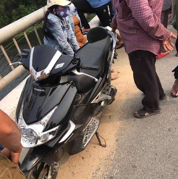 Thanh niên bỏ xe trên cầu đi nhậu, cả làng hốt hoảng tìm kiếm thanh nien bo xe tren cau di nhau ca lang hot hoang tim kiem