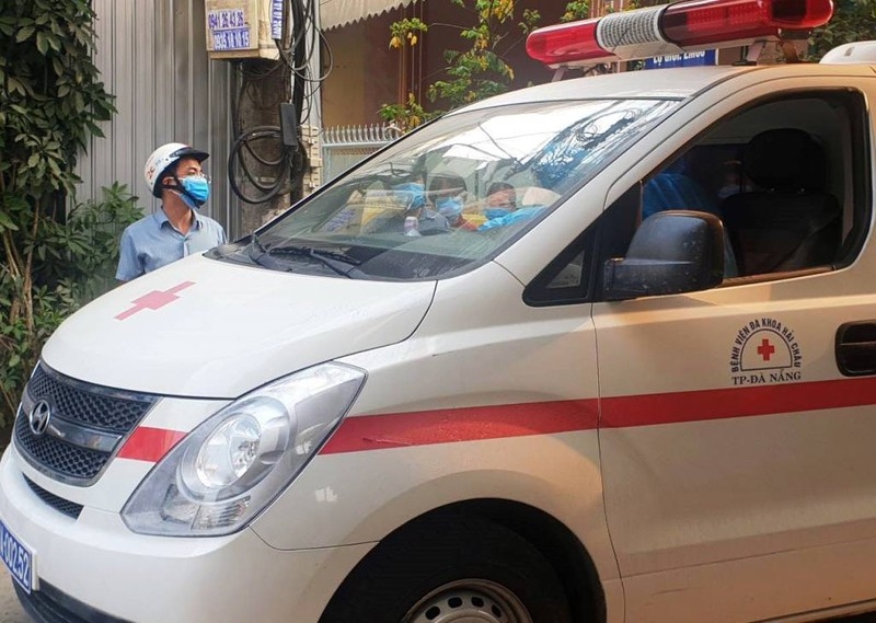 5 nguoi than nu nhan vien dien may xanh tron cach ly ve nha