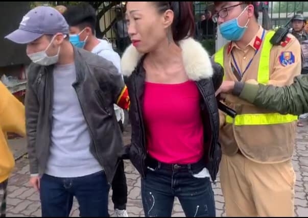 ha noi bat qua tang nguoi mau giau ma tuy tren nguoi