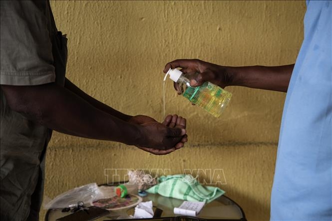 4 bo truong burkina faso duong tinh voi covid 19 nga co them 53 ca nhiem