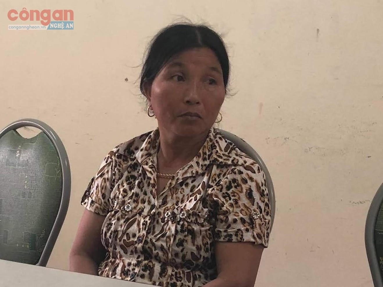 biet chong di tham bo nhi vo thue nguoi chan duong danh gay tay