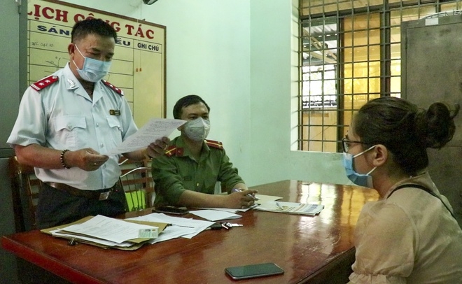 phat 10 trieu dong co gai rao ban thuoc khang sinh covid 19 tren facebook