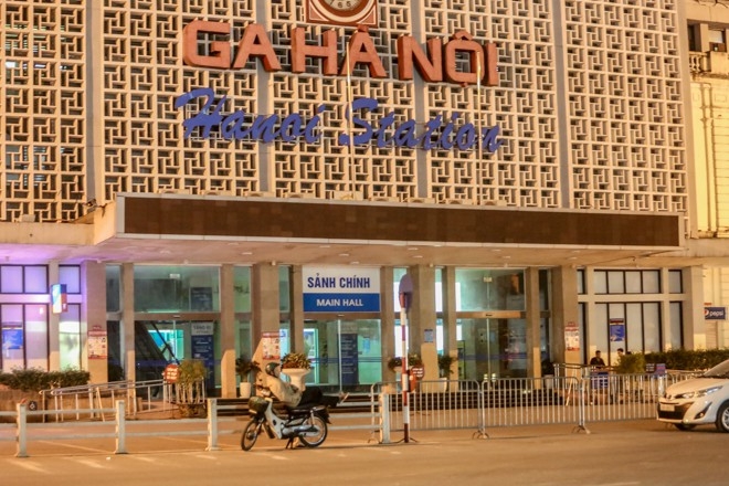 quan xa dong cua pho phuong ha noi vang lang giua mua dich covid 19
