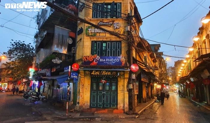 quan xa dong cua pho phuong ha noi vang lang giua mua dich covid 19