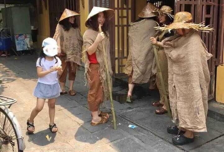 nhom nguoi dong gia an xin tai pho co hoi an len tieng xin loi