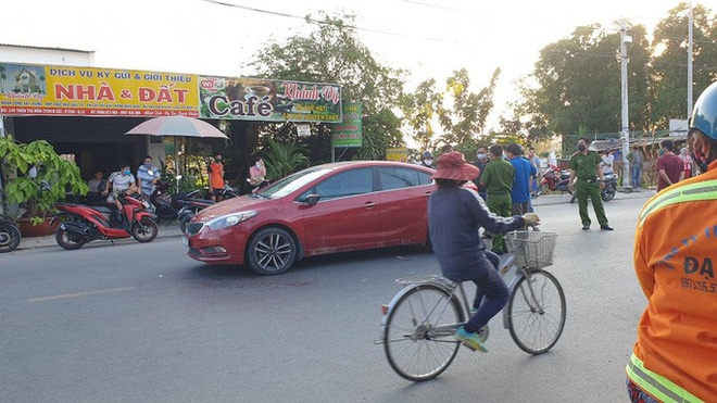 tin phap luat 24h nong nhat hom nay 54 nu nhan vien karaoke phau thuat tham my de tron truy na