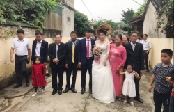nhay lau tron cong an 1 con bac truot chan nga tu vong