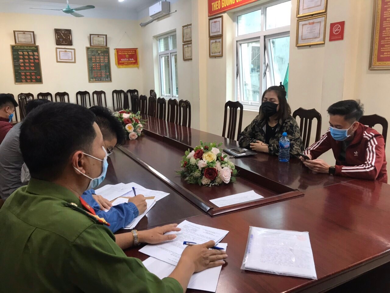 cong an ha noi tung tin gia ve covid 19 se bi khoi to xu phat toi 7 nam tu