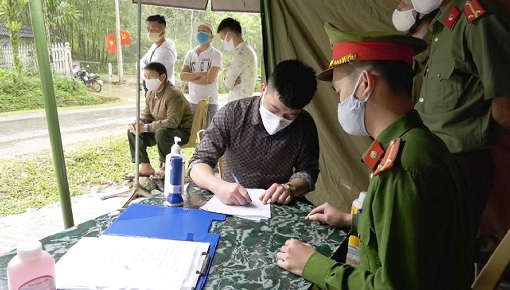 nhom thanh nien tron cach ly di du sinh nhat ban bi phat 145 trieu dong