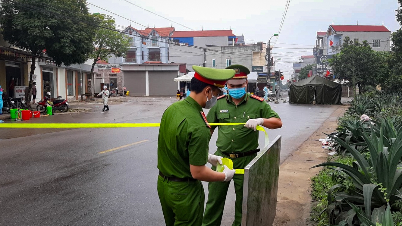 phong toa cach ly gan 11000 nguoi dan thon ha loi trong 28 ngay de chong dich covid 19