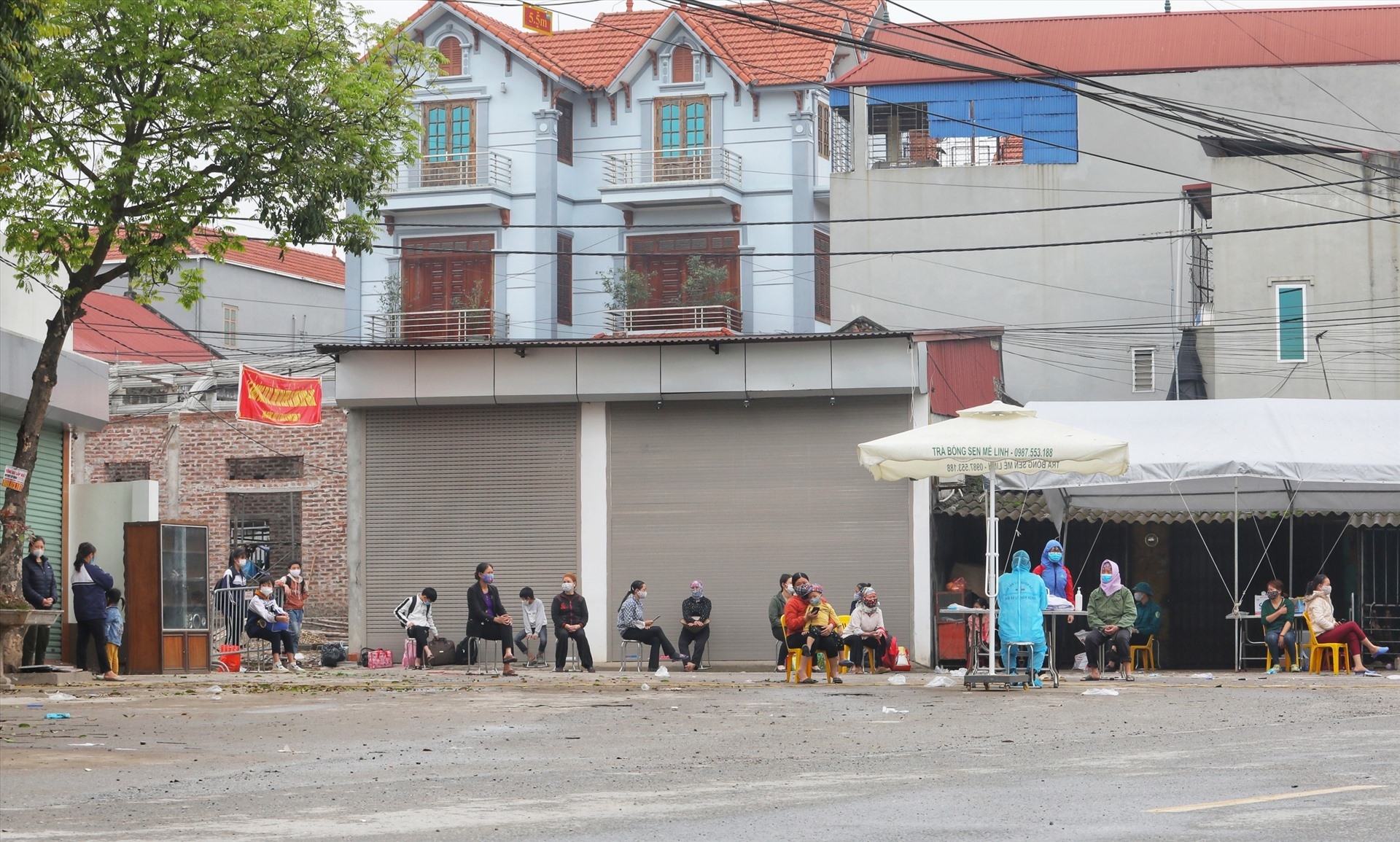 phong toa cach ly gan 11000 nguoi dan thon ha loi trong 28 ngay de chong dich covid 19