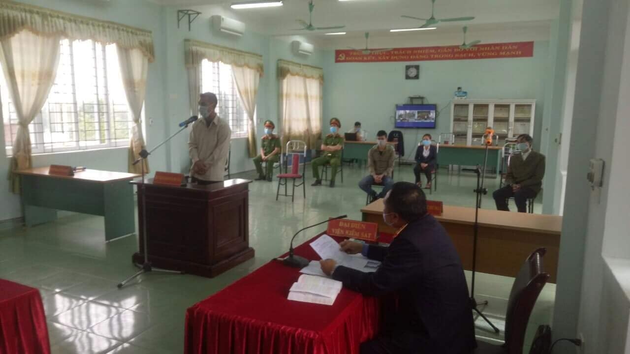 Người đầu tiên lĩnh 9 tháng tù vì không đeo khẩu trang, chống đối cán bộ kiểm dịch nguoi dau tien linh 9 thang tu vi khong deo khau trang chong doi can bo kiem dich