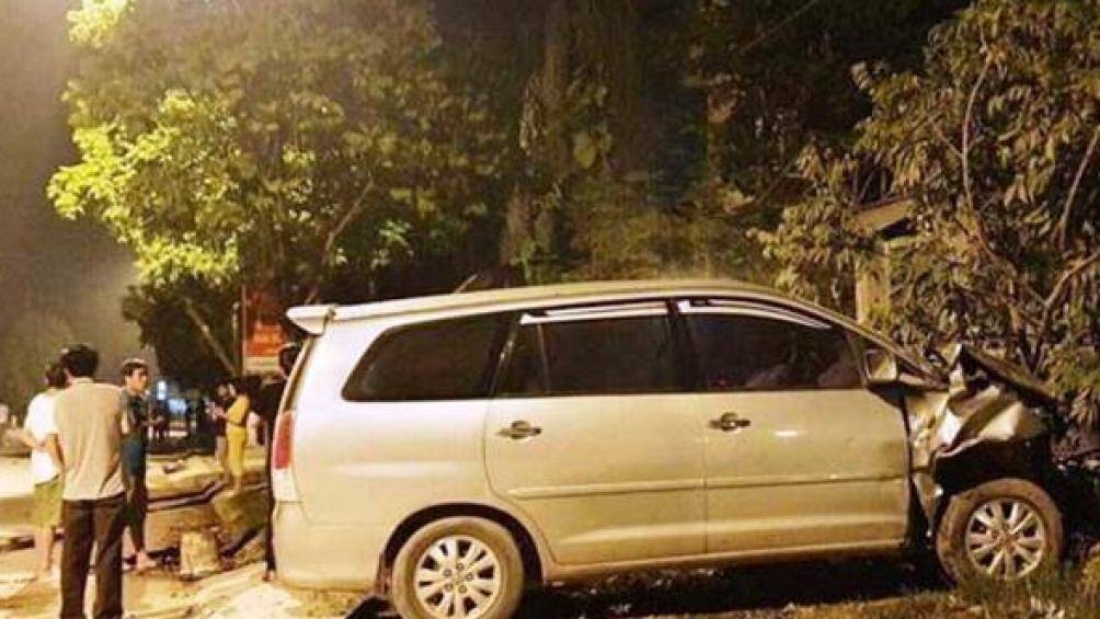 bat khan cap tai xe xe innova say xin gay tai nan lien hoan khien be trai 5 tuoi tu vong