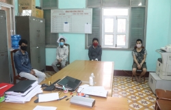 tam giu 4 doi tuong hanh hung can bo kiem dich covid 19 vi bi nhac nho khong deo khau trang