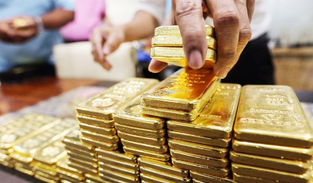 gia vang hom nay 154 tang them 700000 dong vang tien gan moc 49 trieu dongluong