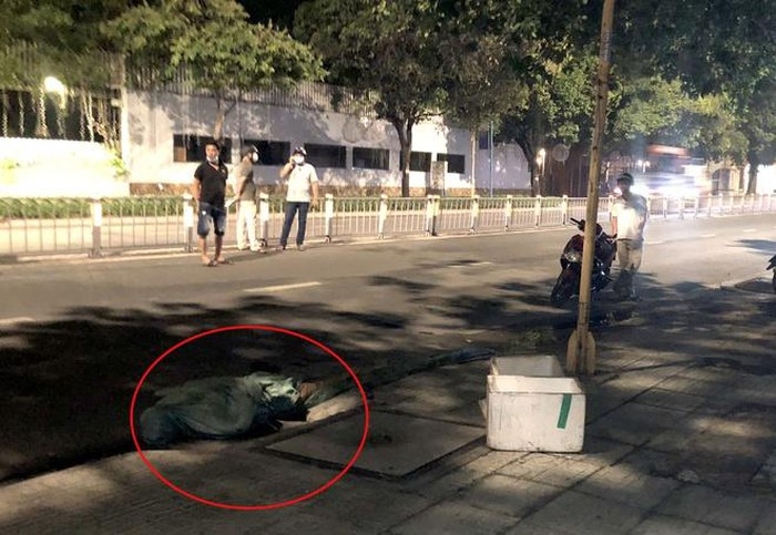trich xuat camera truy tim xe may bo bao tai chua thi the nguoi dan ong tren via he