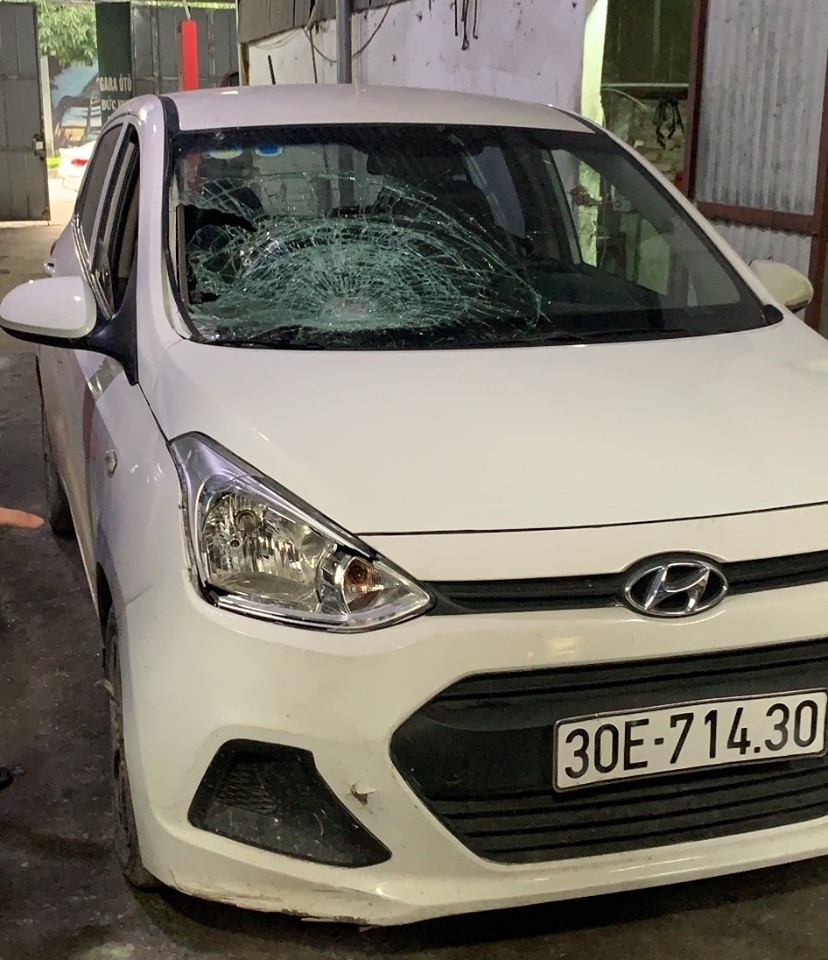 tai xe o to tong 2 chi em gai thuong vong roi bo tron thua nhan da dam vao vat gi do