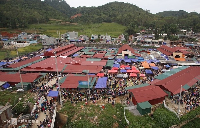 ha giang phong toa toan bo thi tran dong van phong dich covid 19