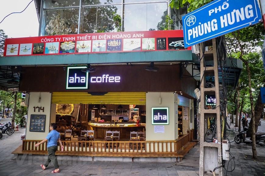ngay dau noi long gian cach xa hoi pho phuong ha noi dong duc hang quan nhon nhip tro lai