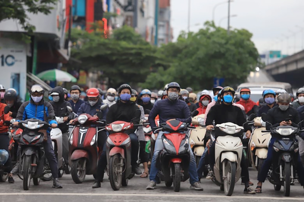 ngay dau noi long gian cach xa hoi pho phuong ha noi dong duc hang quan nhon nhip tro lai