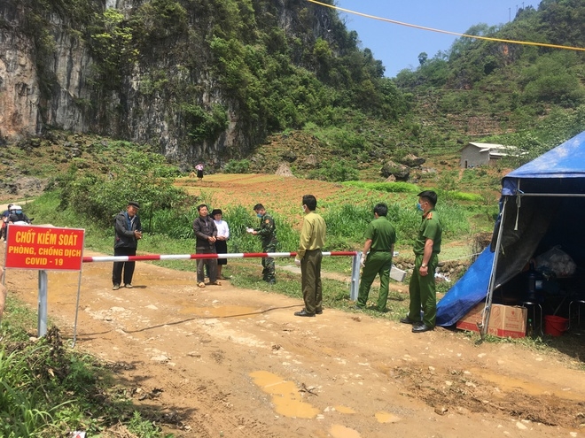 vi sao chua day 24h tinh ha giang go phong toa thi tran dong van