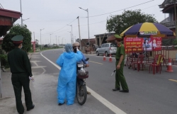 nguoi dan sai gon dao pho ha noi mo hang chuan bi don khach ngay dau dung cach ly