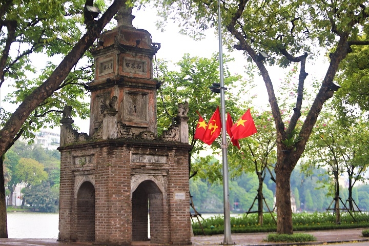 ha noi trang hoang ruc ro co hoa mung 45 nam ngay thong nhat dat nuoc