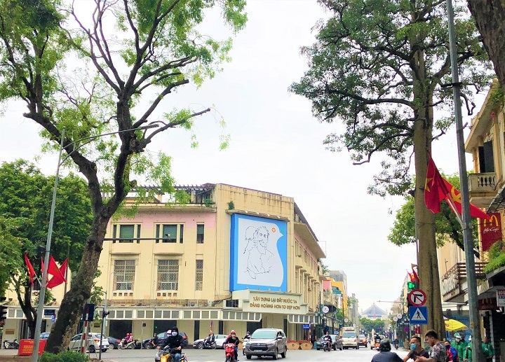 ha noi trang hoang ruc ro co hoa mung 45 nam ngay thong nhat dat nuoc