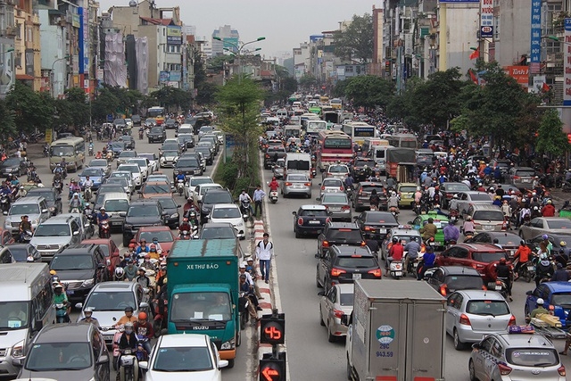 ha noi tang cuong bao dam trat tu an toan giao thong dip nghi le 304 va 15