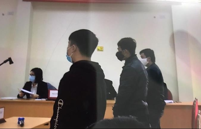 Nhóm "quái xế" đua xe quanh hồ Hoàn Kiếm bất chấp lệnh cách ly lĩnh án