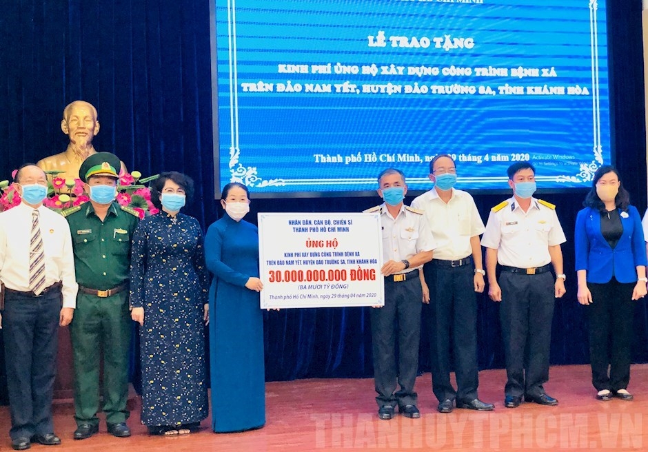 tphcm trao 30 ty dong xay dung cong trinh benh xa tren huyen dao truong sa